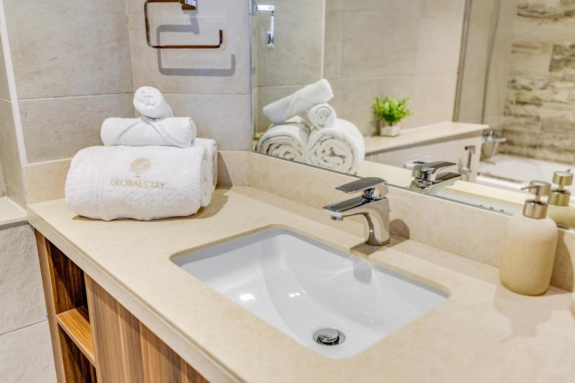 Luxury Azizi Mina Beachfront Apartments Ντουμπάι Εξωτερικό φωτογραφία
